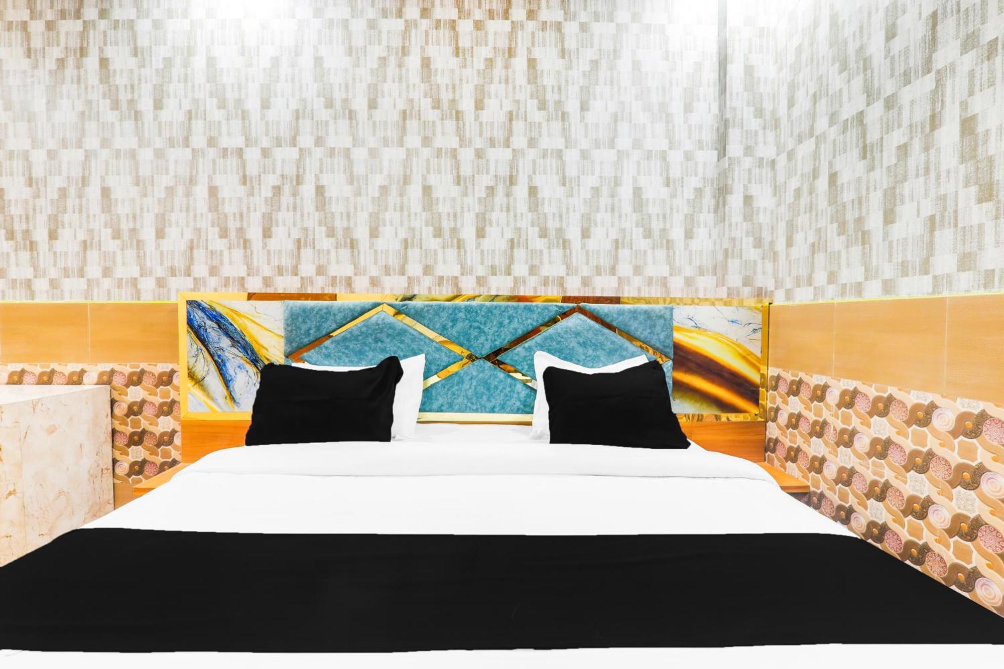 Hotel O V. K Palace Inn Lucknow Esterno foto